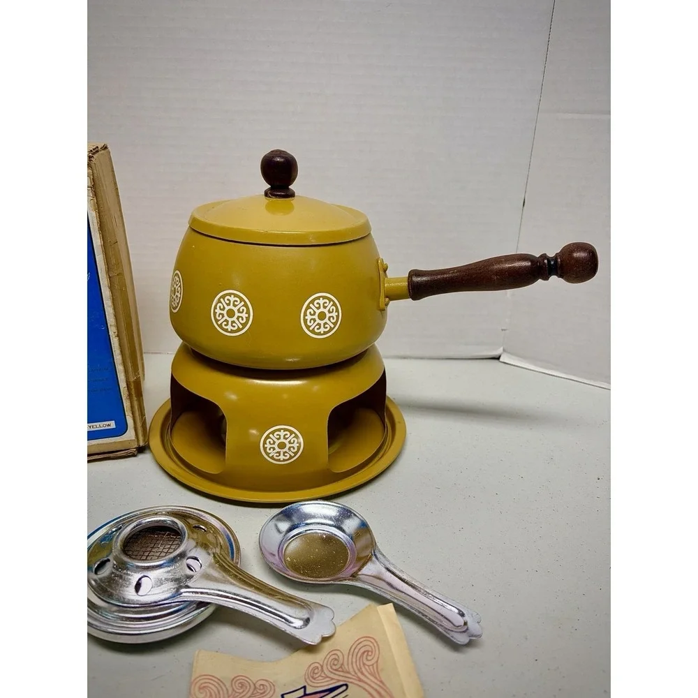 Vintage Riviera Gourmet Designer Decorated Fondue Set (2 Quarts)w/ Forks And Box